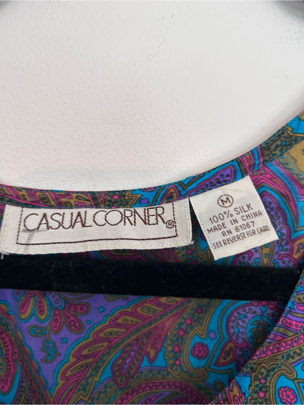 Casual Corner 100% Silk Bold Paisley Tank Top - Picture 3 of 4